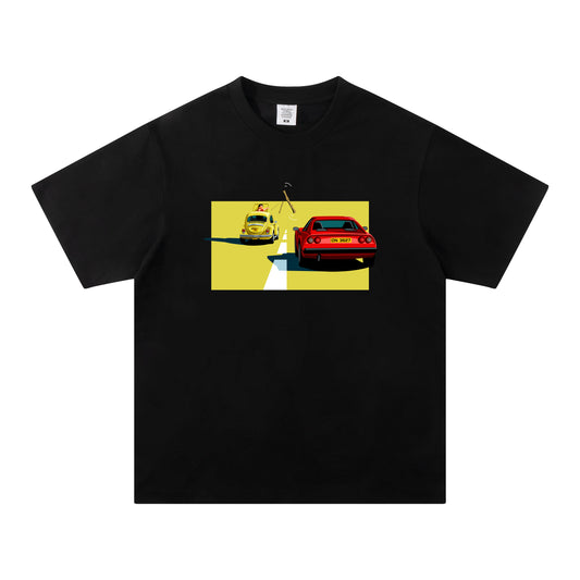 【新貨預售】VW Beetle vs Ferrari 308 GTS「精裝追女仔」短袖T Shirt(黑/白色)