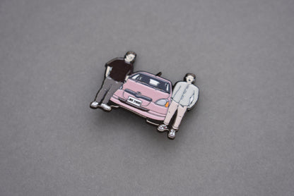 【Flat Out】雙To x Pink Echo「友誼的小車」金屬襟章
